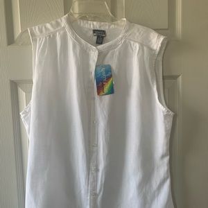 Woman’s White Top Size 1X
